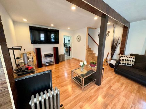 127 Fulton St, Woodbridge NJ  07095-2619 exterior