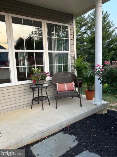 18 Kingfisher Ln, Downingtown, PA 19335-1895