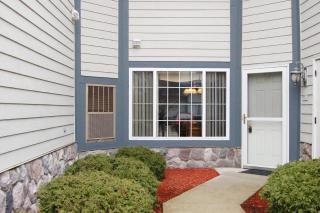5342 Hidden Dr, Milwaukee, WI 53221-3240