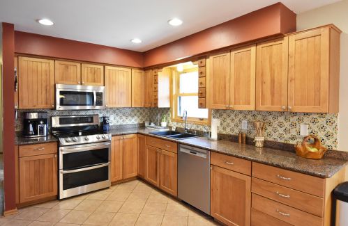 2900 View Ct, Waukesha, WI 53188-4519