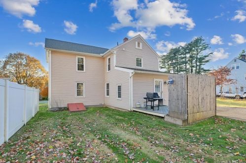 22 Tunxis St, Farmington CT  06032-2814 exterior