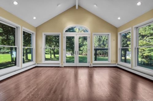 19 Fairlawn Dr, Wallingford CT 06492-2588 exterior