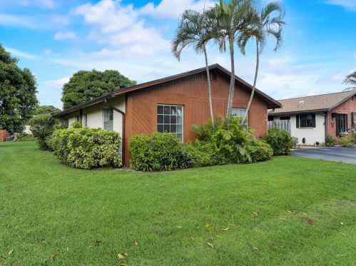 2663 28th Cir, Boynton Beach, FL 33435-8969