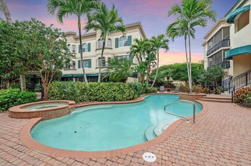 388 5th St, Naples FL  34117-2107 exterior