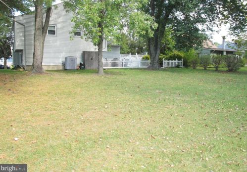 707 Willow Dr, Riverton, NJ 08077-3426