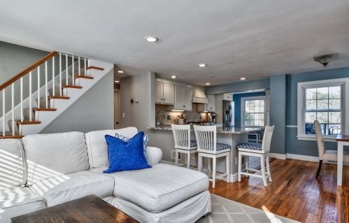 11 Macarthur Rd, Natick MA 01760-2937 exterior