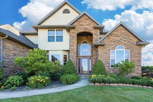 1 Longvue Ct, Mount Vernon, OH 43050-8951