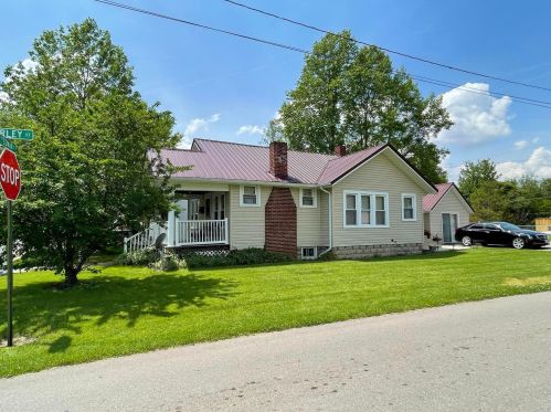 924 Yeoman St, Washington Ch OH  43160-2145 exterior