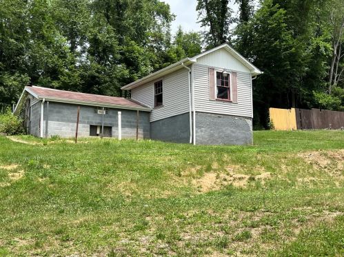 231 Greensboro Rd, Greensboro, PA 15338-1121