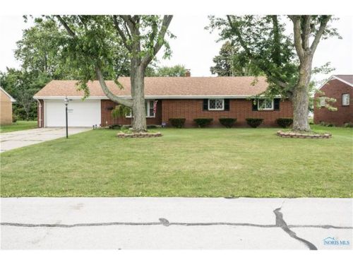 205 Park Ln, Walbridge, OH 43465-1221