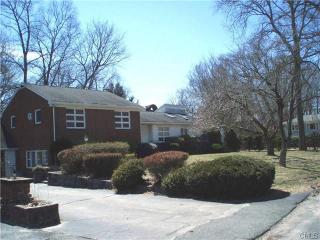 14 Vazzano Pl, Bridgeport, CT 06611-5312