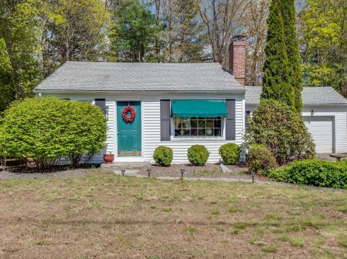 204 Dunstable Rd, Nashua NH  03062-2340 exterior