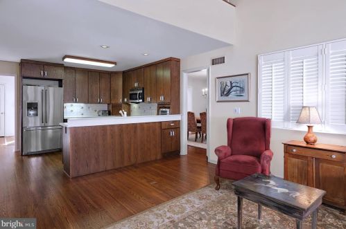 16 Hunters Cir, Lebanon NJ  08833-4395 exterior