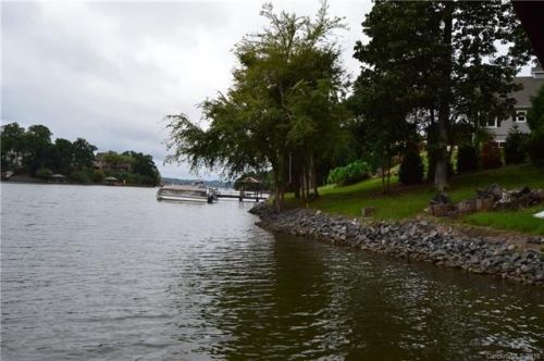 8430 Island Point Rd, Charlotte, NC 28278-6910
