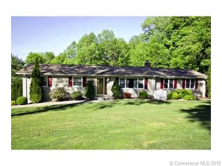 129 Dickinson Dr, Huntington, CT 06484-1609