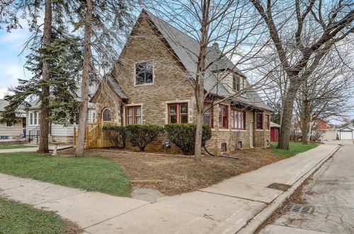 202 72, Milwaukee WI 53213-1828 exterior