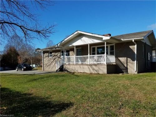 120 Holly Tree Cir, Hendersonville, NC 28792-9104