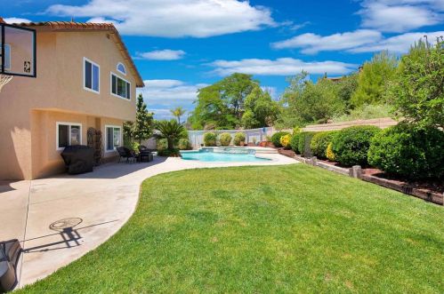 39810 Amberley Cir, Temecula CA  92591-7007 exterior