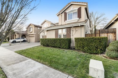 1409 Birdie Dr, Windsor CA  95492-8717 exterior