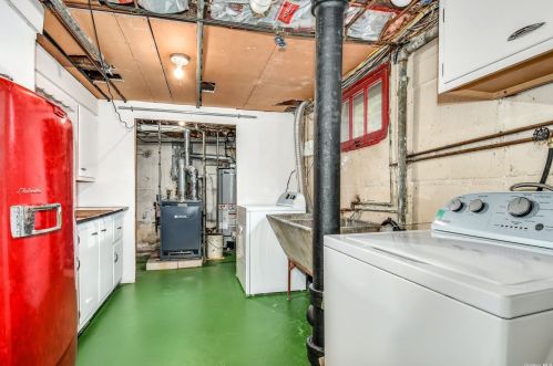 138 Wilton St, New Hyde Park NY  11040-3832 exterior