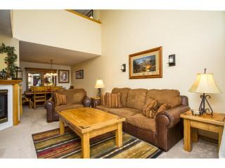 2215 Holly Curv, Hudson WI  54016-7205 exterior