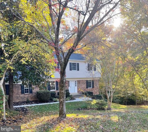 8504 Shadeway Pl, Springfield VA  22153-3205 exterior