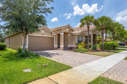 2930 Chatham Ln, Fort Pierce, FL 34953-4364