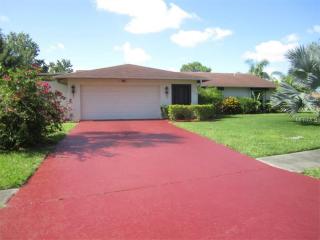1208 Georgetowne Pl, Sarasota, FL 34232-2049