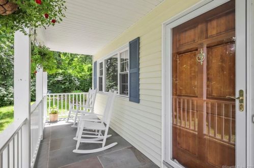 42 Ledgewood Dr, Norwalk, CT 06850-1821