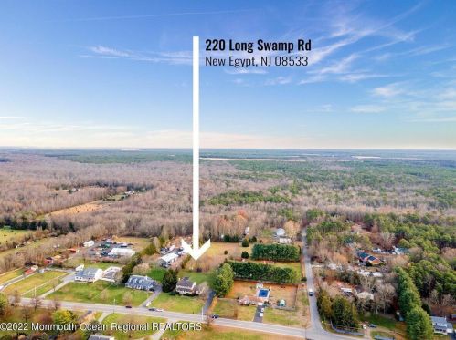 220 Long Swamp Rd, Plumsted Township NJ  08533-2028 exterior