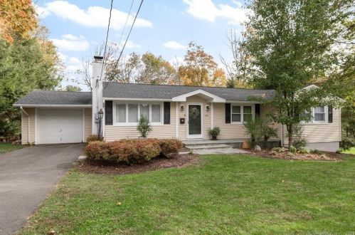 84 Cherry St, Cheshire CT  06410-2734 exterior