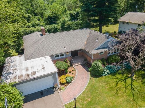 66 Olive St, Great Neck, NY 11020-1627