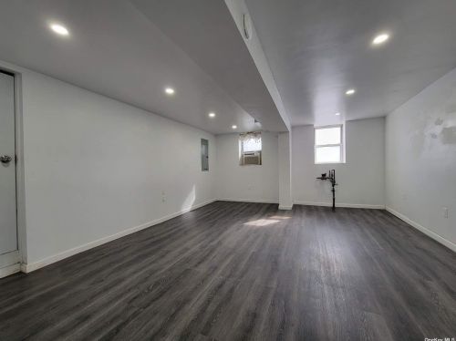 14-11 Cross Bay Blvd, Far Rockaway NY  exterior