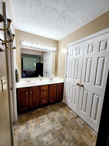 5985 Creek Rd, Washington Ch OH  43160-9726 exterior