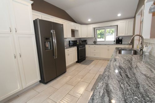 16 Lion Ln, Babylon, NY 11703-2208