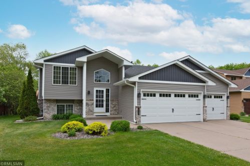 113 Mustang Ct, Lino Lakes, MN 55014-9401