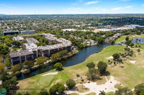 2802 46th Ave, Hollywood FL  33021-2927 exterior