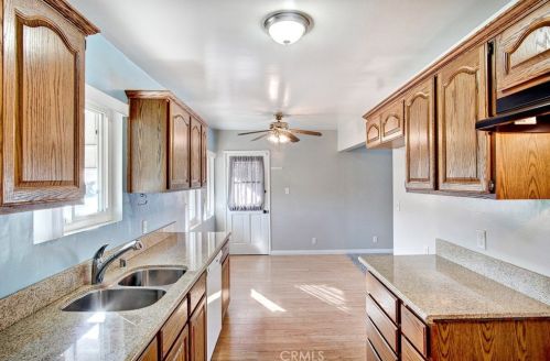 5207 Stevely Ave, Lakewood CA  90713-2114 exterior