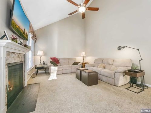 5 River Dell, Oakland NJ  07436-2302 exterior