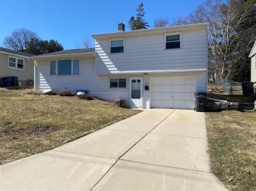 2016 Jourdain Ln, Green Bay, WI 54301-2215