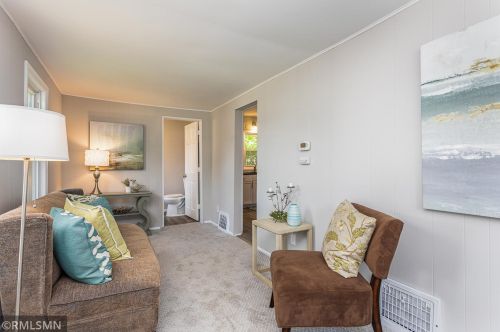 1693 Beech St, Saint Paul, MN 55106-4910