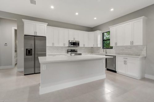 2381 35th Ave, Naples, FL 34120-7508