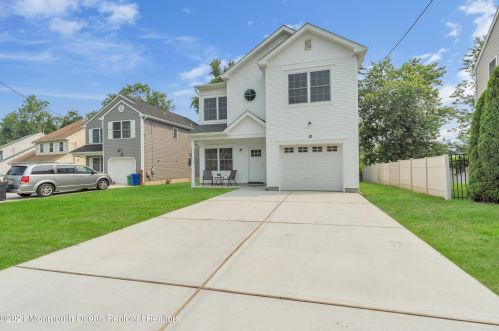 12 Bayview St, Cliffwood, NJ 07721-1057