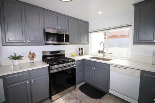 2241 Ravenna St, Simi Valley CA  93065-2737 exterior