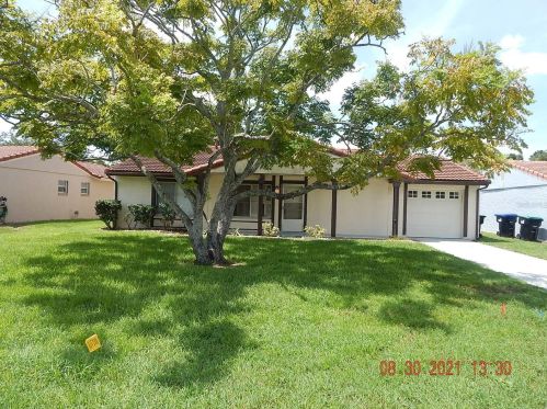 10134 Crown Ct, Orlando, FL 32821-8204