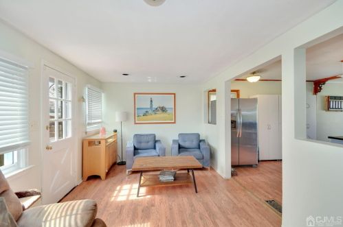 9 Stuart Dr, East Brunswick NJ  08816-3809 exterior