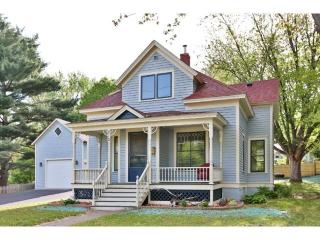 812 9th St, Hudson, WI 54016-1737