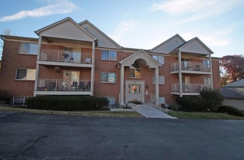 5761 Cheviot Rd, Cincinnati, OH 45247-7067