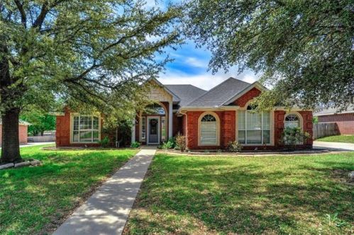 116 Jaron Dr, Pottsboro, TX 75076-7051