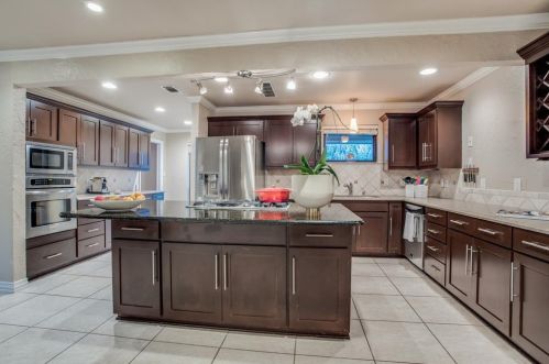 3960 Cedarbrush Dr, Dallas TX  75229-2703 exterior